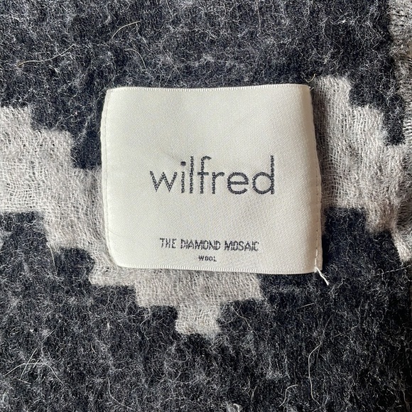 Wilfred dark grey blanket scarf - Picture 3 of 5